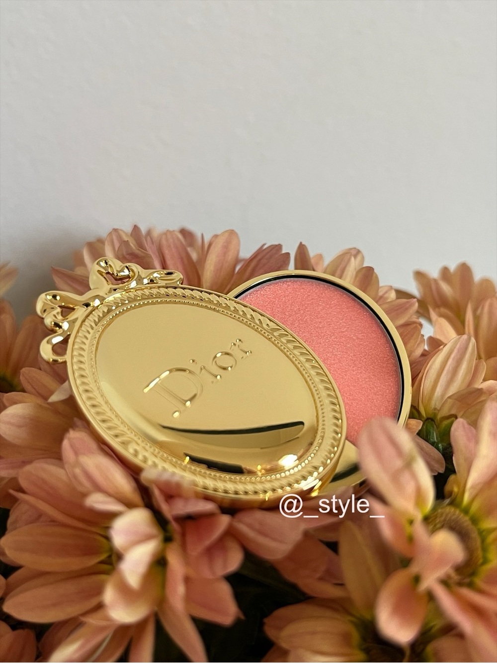 Dior Medallion Sparkle Lip Balm - Picture 5 of 7